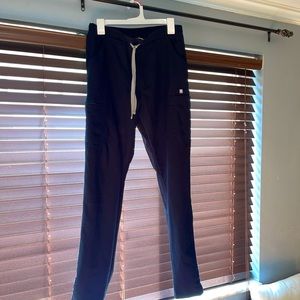 Black, Medium, Tall Figs! Worn less than 5 times! No stains, no pilling.